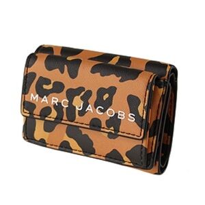 MARC JACOBS 
Leopard print small wallet